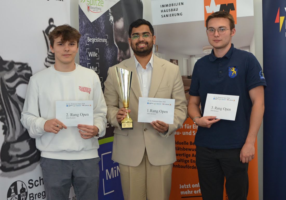 Siegerfoto v.l.n.r. FM Niccolo Casadio, IM Tarun Kanyamarala, FM Benjamin Kienböck (Quelle: SK Bregenz)